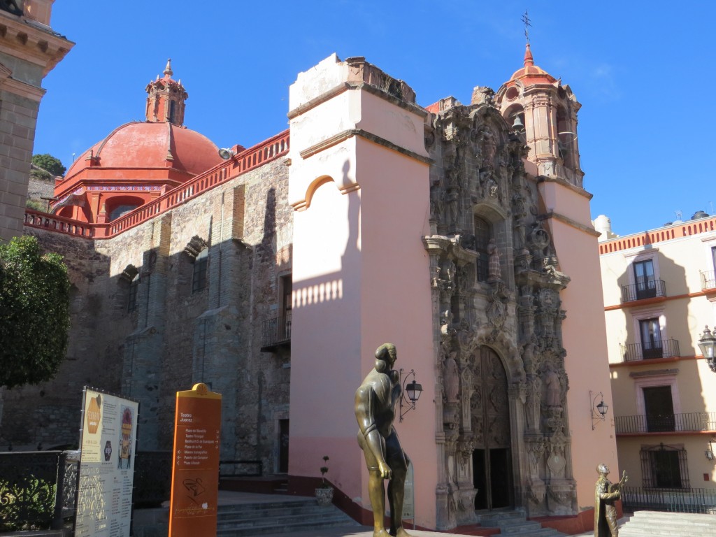 Basilica of Our Lady of Guanajuato - front view. (Photo: B. Kopp)